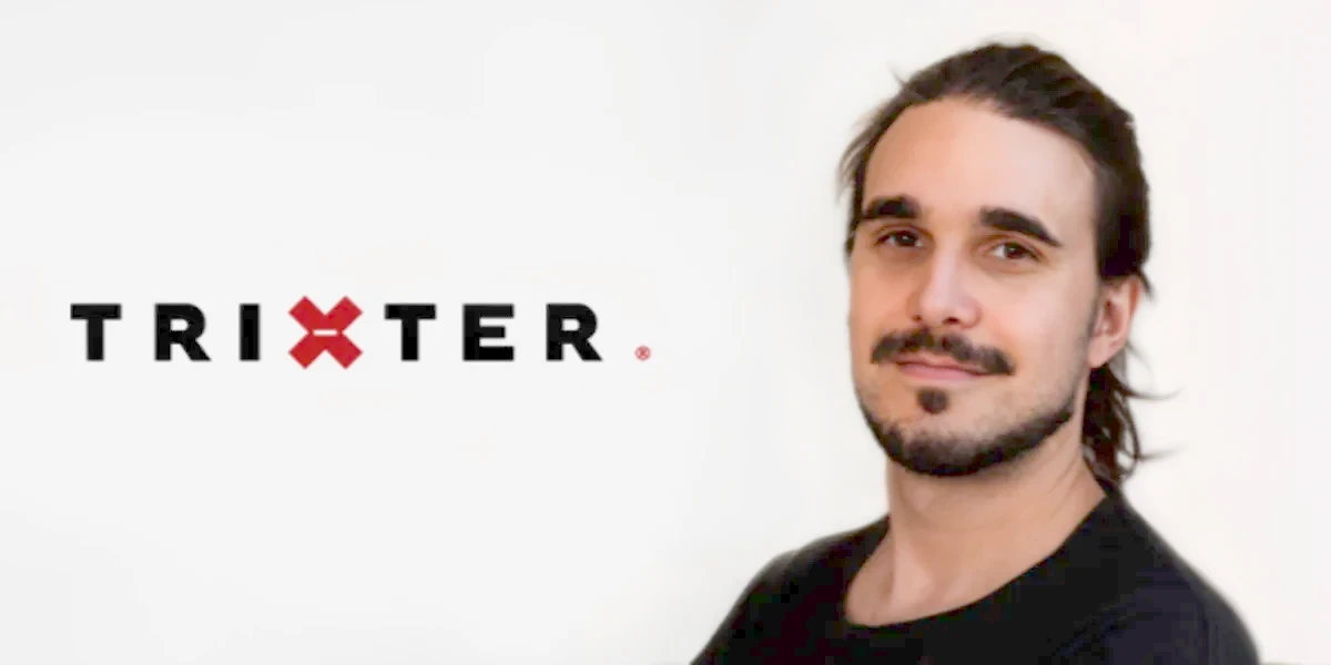 Porträt von Fonzo Romano mit Logo von Trixter.
